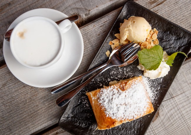 S&uuml;&szlig;e Kuchen genie&szlig;en